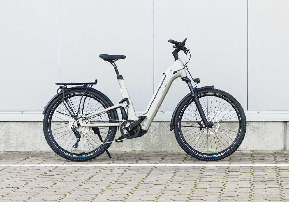 Vollgefedertes E-Bike