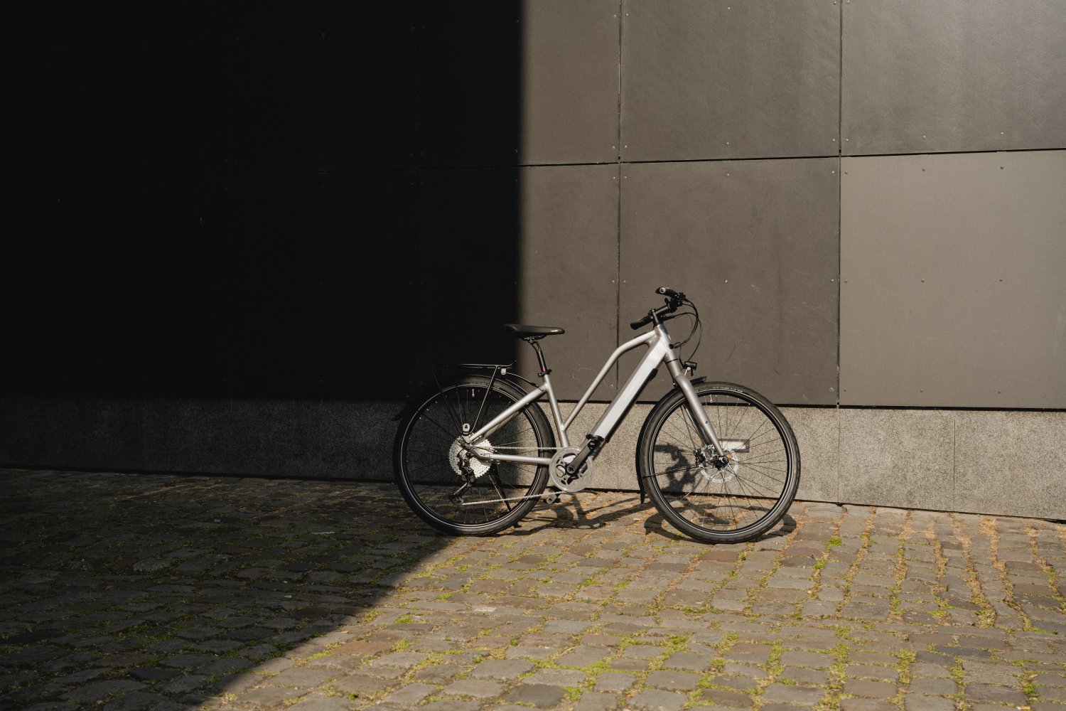 Fazua Urban E-Bike vor Wand