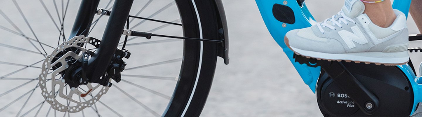 Vorderrad vom E-Bike mit Bremsscheibe