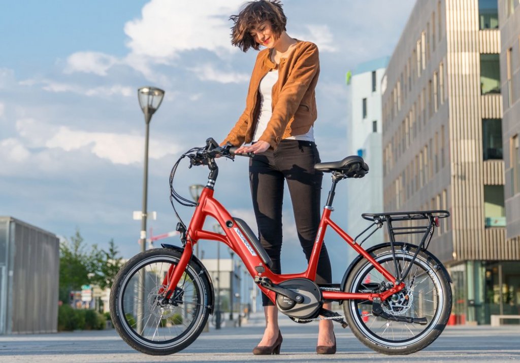 Frau am Fahrrad